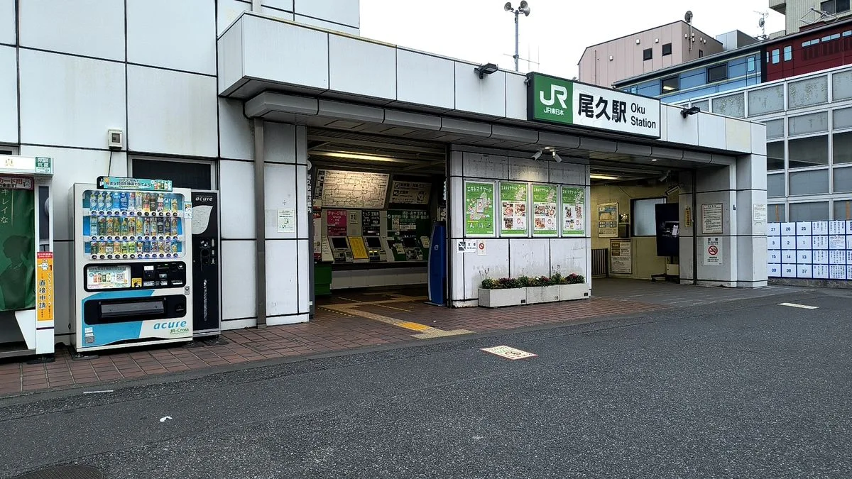 JR尾久駅からの道順:改札を出て右へ